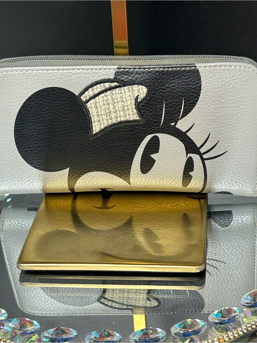 Disney White and Black Minnie Mouse Zip Wallet Approx. 8 x 4